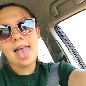 Meet your Posher, Elizabeth